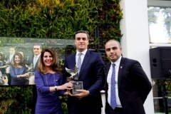 Արման Թաթոյանին Ամերիկայի Հայ դատի հանձնախմբի արևմտյան տարածաշրջանը հանձնել է «Human Rights Champion» պատվավոր մրցանակը
