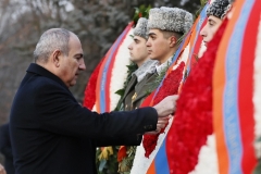 Զինված ուժերի կազմավորման 33-րդ տարեդարձի առիթով վարչապետ Նիկոլ Փաշինյանն այցելել է «Եռաբլուր» պանթեոն