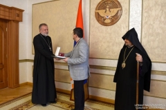 Նախագահ Հարությունյանը «Մեսրոպ Մաշտոց» շքանշան է հանձնել Մարտակերտի շրջանի հոգևոր հովիվ Տեր Հովհաննես քահանա Հովհաննիսյանին
