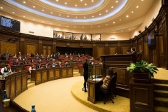 ԱԺ-ն արտահերթ նիստ է հրավիրել. Օրակարգում է նաեւ Նաիրա Զոհրաբյանի լիազորությունները դադարեցնելու հարցը