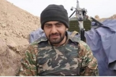 Առուշ Առուշանյանն իր ջոկատը կազմել և կեսգիշերին բարձրացել է դիրքեր