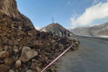 Երևան-Իրանի սահման ավտոճանապարհի Լիճք գյուղի հատվածում տեղի է ունեցել քարաթափում