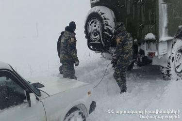 Փրկարարներն արգելափակումից դուրս են բերել 9 ավտոմեքենա