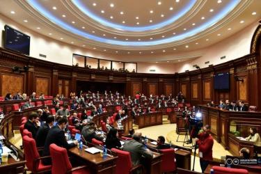 ԱԺ-ն քննարկում է մեկուսացման պահանջը խախտելու համար վարչական և քրեական պատիժ սահմանող փաթեթը