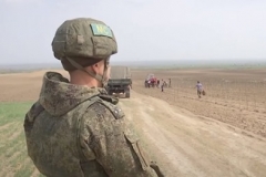 Արցախում ռուս խաղաղապահները հսկում են գյուղացիների ծառատունկը. տեսանյութ