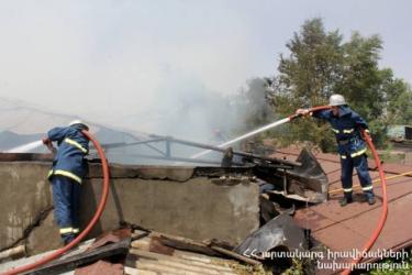 Սյունիքի մարզի Ագարակ քաղաքում անասնագոմի տանիք է այրվել