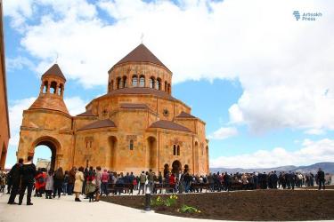 Ստեփանակերտում տեղի է ունեցել Աստվածամոր Սուրբ Հովանի Մայր Տաճարի օծման եւ բացման արարողությունը     