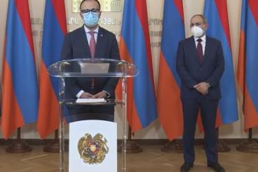 Պարետատան ճեպազրույց՝ Նիկոլ Փաշինյանի և Արսեն Թորոսյանի մասնակցությամբ | ՈւՂԻՂ