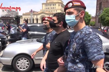 ՏԵՍԱՆՅՈՒԹ. Շոուբիզնեսի ներկայացուցիչներին բերման ենթարկեցին. ինչ է կատարվում Կառավարության դիմաց