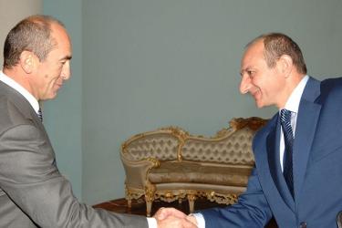 Ռոբերտ Քոչարյանը շնորհավորել Է Բակո Սահակյանին