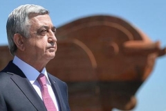 Կյանքի գնով պաշտպանել հող հայրենի՞ն, թե ծնկի գալ թշնամու առջև. Սերժ Սարգսյանի ուղերձը