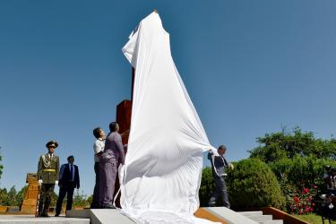 Սարդարապատում բացվել է Արամ Մանուկյանին նվիրված հուշակոթող (տեսանյութ)