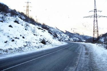 Սյունիքի մարզի Գորիս-Կապան ավտոճանապարհին տեղ-տեղ առկա է մերկասառույց