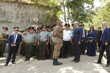 Վարչապետը տիկնոջ հետ Խնձորեսկում մասնակցել է Սպարապետի օրվան նվիրված միջոցառումներին