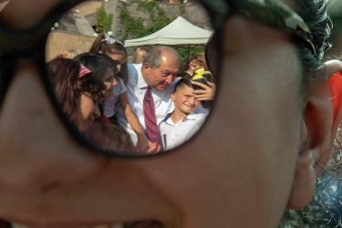 «Դուք կարո՛ղ եք և պե՛տք է դարձնեք երկիրն ավելի մրցունակ». նախագահը` շրջանավարտներին  