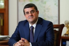 Արցախցին շարունակում է լիահույս մնալ, որ մարդը, նրա իրավունքներն ավելին են, քան դրամական արտահայտություն ունեցող արժեքները. Արայիկ Հարությունյան