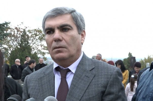 2008 թվականին Լևոն Տեր-Պետրոսյանն ինքն էր վանկարկում «Մանվել, Մանվել». Արամ Սարգսյան