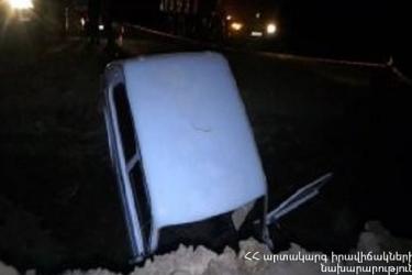 Սիսիանում ավտոմեքենան ընկել էր փոսը