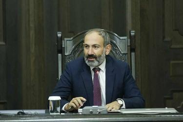 Համբուրում եմ ձեր ձեռքերը, որ պարզել եք ինձ հեռվից. վարչապետի բանաստեղծությունը՝ իրեն ողջունող այգեգործներին