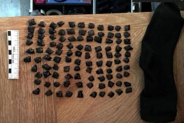 Կապանի բնակիչը գուլպաներում պահել եւ «Ագարակ» անցագրային կետով տեղափոխել է խոշոր չափերով թմրամիջոցներ. ՔԿ