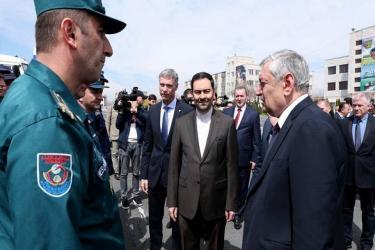 Մենք փորձում ենք փոքր-ինչ օգտակար լինել. Հայաստանն Իրան ուղարկեց մարդասիրական օգնության շարասյունը