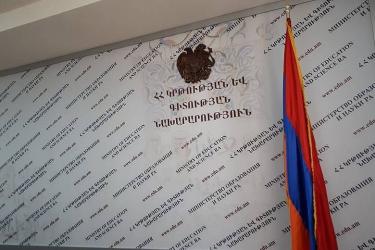 ԿԳ նախարարությունը քննարկման է ներկայացնում 39 անուն դասագիրք մինչեւ դրանց վերահրատարակվելը