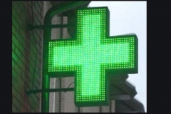 Առաջարկվում է խաչմերուկների մոտ օրենքով բացառել «կանաչ խաչ» և «դեղատուն» վահանակները