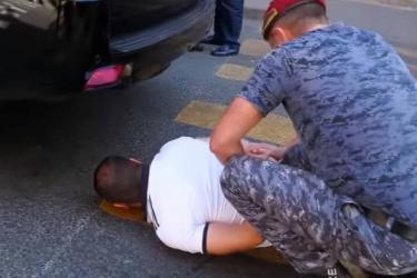 Մեղրիի ոստիկանները զինաթափել են քաղաքացու