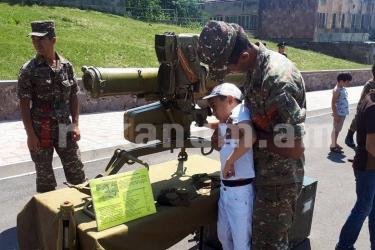 Գորիսում եւ Կապանում ցուցադրվել են սպառազինության և զինվորական տեխնիկայի նմուշներ