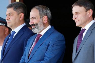 Պետք է ավելի խիստ լինել ծխախոտը ավտոմեքենայից դուրս նետող վարորդների նկատմամբ. Փաշինյանը՝ ոստիկանության պետին