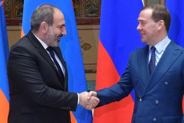 Փաշինյանն ու Մեդվեդևը հեռախոսազրույց են ունեցել
