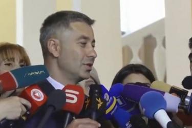 Վանեցյանը հաստատեց, որ մենակ չի գրել, այլ իրեն օգնել են. խնդիրը դա՞ է, թե ով է գրել. Կարապետյան