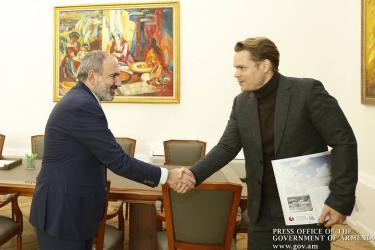 Վարչապետն ընդունել է Նիկոլա Ազնավուրին, նաեւ քննարկել են Երևանում «Ազնավուր» կենտրոնի ստեղծման հարցը