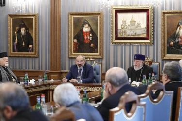 ՀՀ-ում բոլոր ոլորտներում կա ճգնաժամ․ վարչապետը՝ Մայր Աթոռում