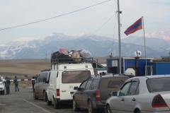 Լաչինի միջանցքի սկիզբը (Տեղ գյուղի մերձակայքում). այստեղից մինչեւ Լիսագոր կարող են անցնել միայն թույլտվություն ունեցող մեքենաներն ու անձինք