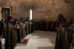 Կատարվեց հոգեհանգստյան կարգ «Սուրմալու» առևտրի կենտրոնում պայթյունից զոհվածների համար