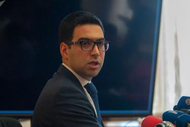 Հայաստանում միասեռականների ամուսնություններ ու որդեգրումներ չեն լինի. նախարար 