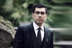 Մեղրին արյունոտ մեղրի պես երբեք չի մաքրվելու դավաճանի ձեռքերից