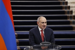 Նիկոլ Փաշինյանը ուղիղ եթերում բանավեճի է հրավում նախկին նախագահներին