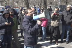 ՈւՂԻՂ. Ցուցարարները ԱԳՆ շենքի մոտ դիմավորում են Փաշինյանին