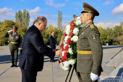 Վրաստանի պաշտպանության նախարարն այցելել է Հայոց ցեղասպանության զոհերի հուշահամալիր