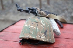 Ըստ նախնական տվյալների՝ զինծառայողն իրեն ամրակցված զենքով կրակոց է արձակել գլխի շրջանում, ինչի հետևանքով մահացել է. ՔԿ