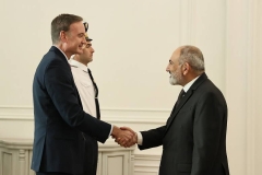 Մայքլ Քարփենթերը վարչապետ Նիկոլ Փաշինյանին է փոխանցել ԱՄՆ նախագահ Ջո Բայդենի նամակը