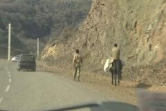 Թեպետ Ստեփանակերտ-Գորիս մայրուղին վերահսկում են ռուս խաղաղապահները, բայց նրանց տեղակայման վայրերի արանքում թշնամու զինվորները իրենց բավական ազատ են զգում. Նաիրի Հոխիկյան