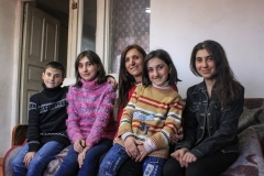 Արցախից տեղահանված առաջին ընտանիքի բնակարանամուտը Եղվարդ գյուղում