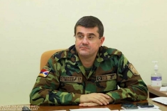 Արայիկ Հարությունյանը կոչով դիմել է արցախահայ զինապարտ և զենք բռնելու ունակ հայրենակիցներին