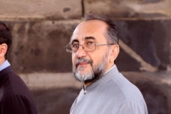 Միքայել արքեպիսպոկոս Աջապահյանին Գյումրիում դիմավորեցին ծափերով եւ երգերով