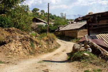 Տարեցների ու լռության գյուղը. ինչպես են Լիճքում աստիճանաբար մոռանում մանկան ծիծաղը 