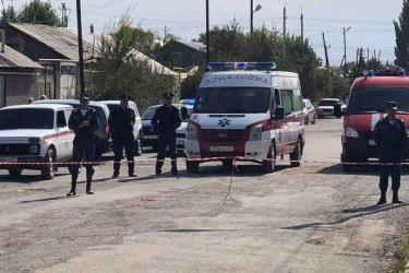 Ահազանգ. Գյումրու թիվ 15 դպրոցում տարհանել են երեխաներին և անձնակազմին. լուսանկարներ