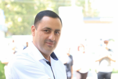 ՄԵՂՐԻ ՀԱՄԱՅՆՔԻ ՂԵԿԱՎԱՐ ԲԱԳՐԱՏ ԶԱՔԱՐՅԱՆԻ ՇՆՈՐՀԱՎՈՐԱԿԱՆ ՈՒՂԵՐՁԸ ՆՈՐ ՈՒՍՈՒՄՆԱԿԱՆ ՏԱՐՎԱ ՄԵԿՆԱՐԿԻ ԿԱՊԱԿՑՈՒԹՅԱՄԲ